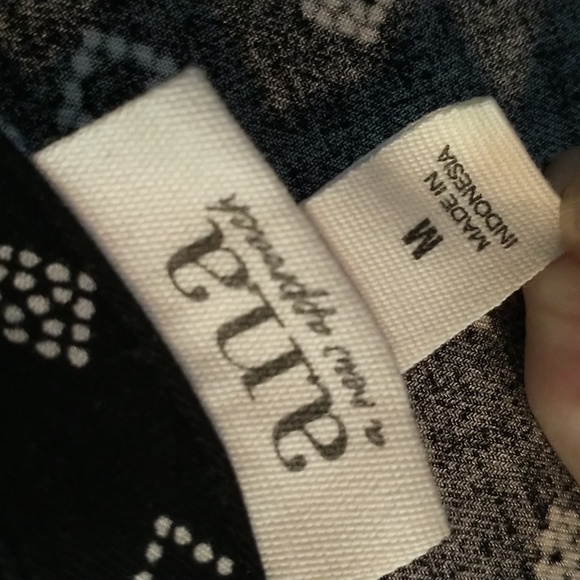 ANA long sleeve blouse, button front and cuffs. Size M. Worn once, 100%rayon - Picture 5 of 9